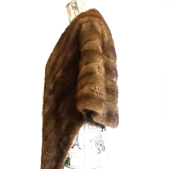 Authentic Vintage Jonas Bros Beaver Shawl - Picture 2 of 10